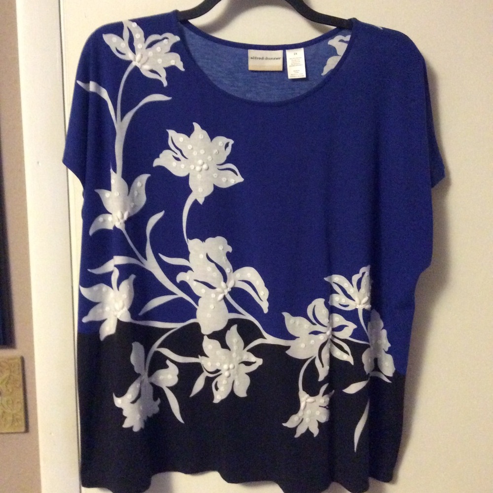 Alfred Dunner 2X ladies top, short cap sleeves.